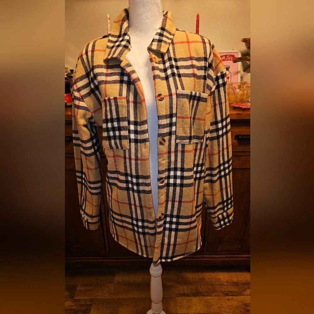 Plaid Women's Sherpa-Lined Light Jacket - Picture 2 of 5